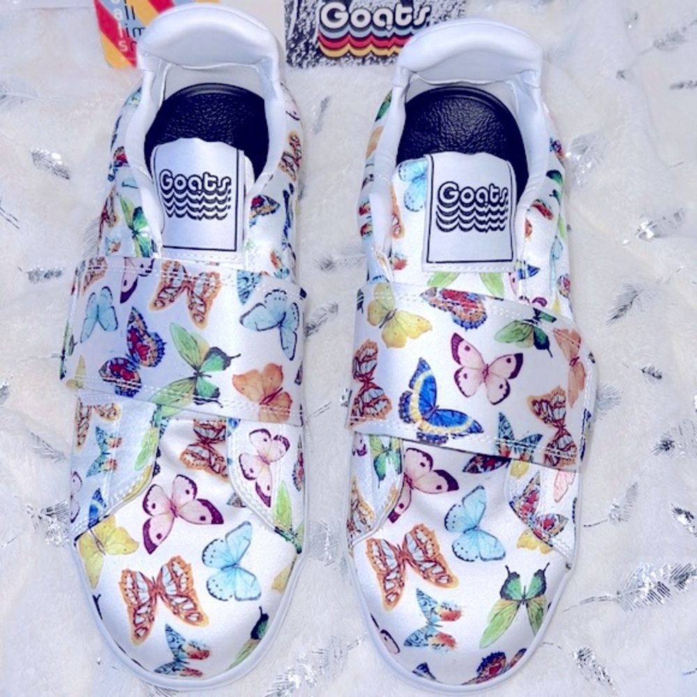 Goats sneakers earrings butterfly print size 8.5 NIB